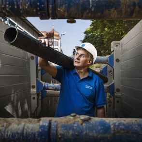 Mitarbeiter Ulm Netze in Baustelle